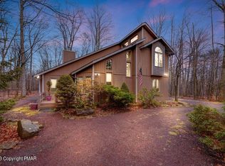 2121 Red Spruce Rd, Pocono Pines, PA 18350