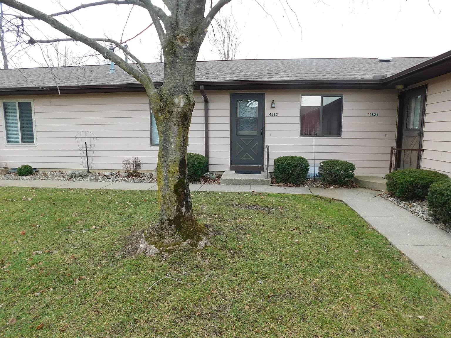 4823 Weston Ave photo 1