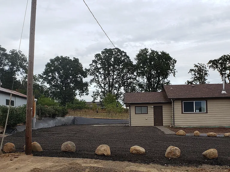 19609 SW Tile Flat Rd — Photo 3