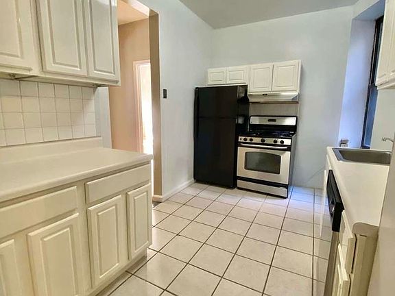 4th image of 433 E 80th St #16