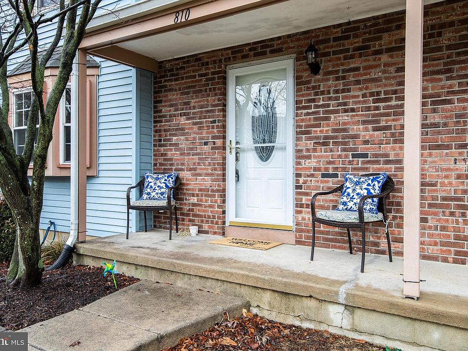 1st image of 810 Saint Regis Ct