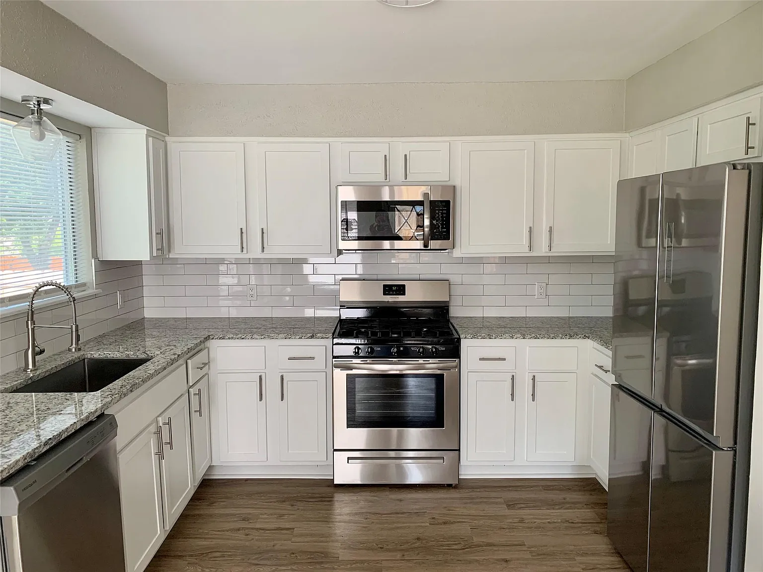 3 bed, 2.0 bath, 1465 sqft, $2,100 — Photo 3