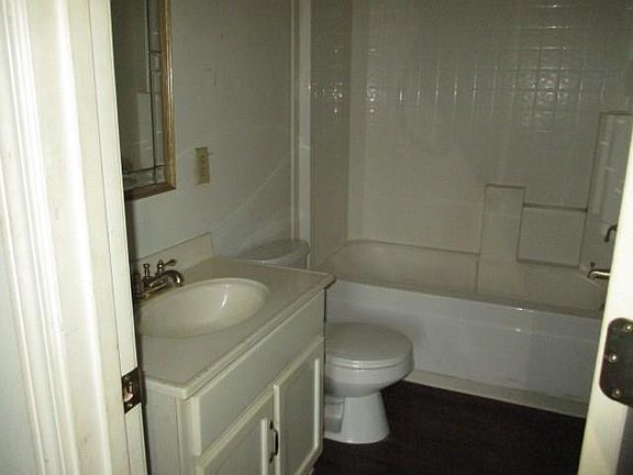 4th image of 1209 W Lakeshore Dr