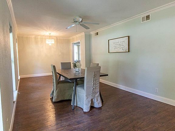 3rd image of 1822 Huntington Dr