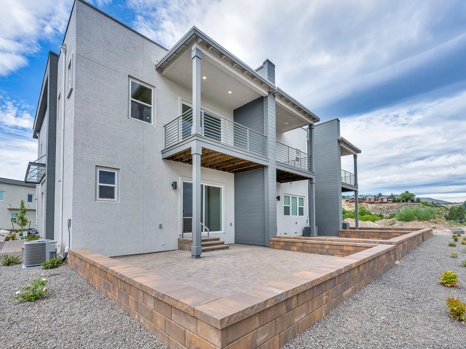 3 bed, 2025 sqft, $4,000 — Photo 3