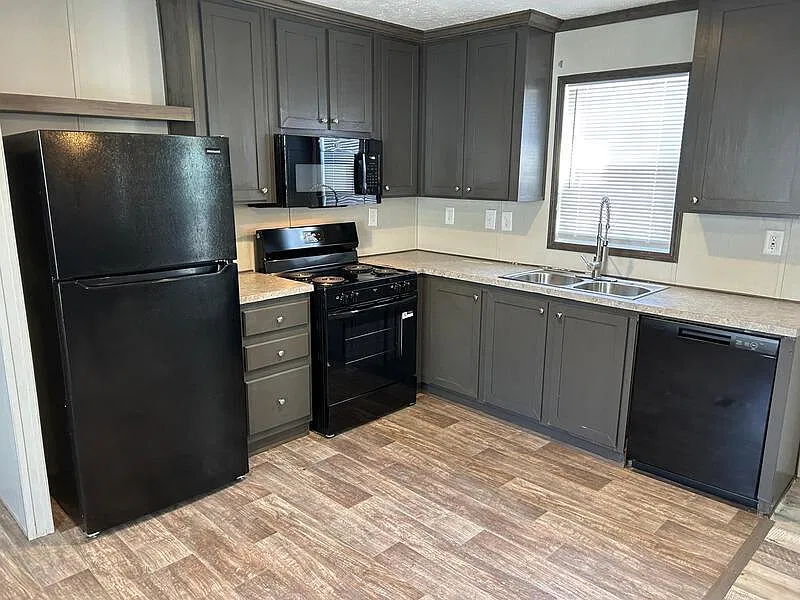 3 bed, 2.0 bath, $1,050 — Photo 2
