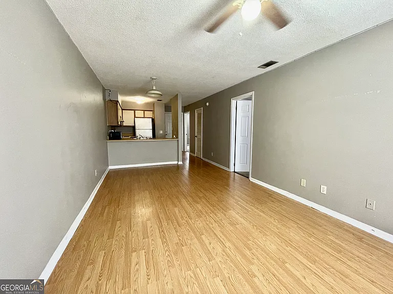 202 Eagle Ct — Photo 4