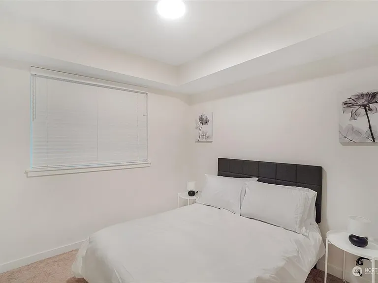 5240 Brooklyn Ave NE #B — Photo 9