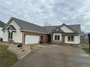 105 Duck Pond Rd, Upper Sandusky, OH 43351