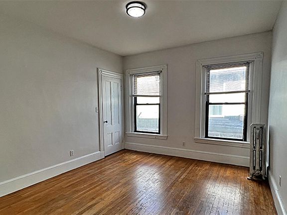 4th image of 40 Cedar St