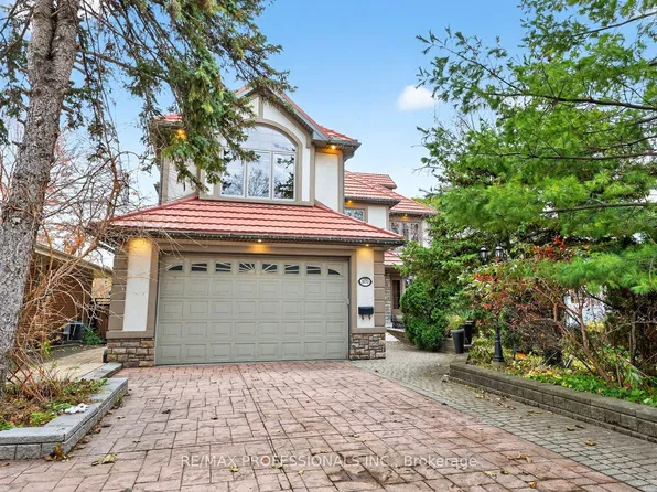 1670 Lincolnshire Blvd, Mississauga, ON L5E 2S7