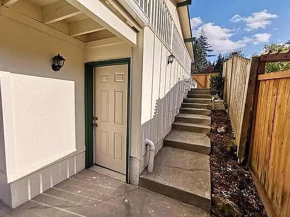 14728 SE 46th St — Photo 3