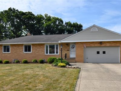 1292 E Parkhaven Dr, Seven Hills, OH, 44131