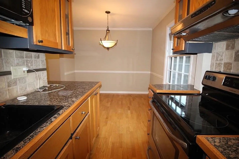 1 bed, 1.0 bath, 812 sqft, $1,700 — Photo 3