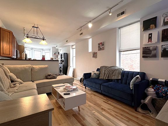 3rd image of 2544 W Girard Ave #2F