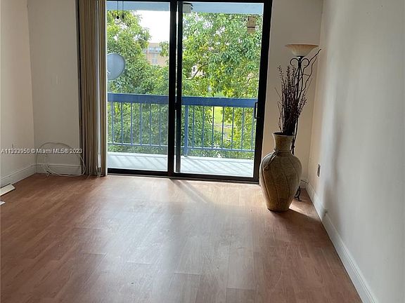 4th image of 9440 Fontainebleau Blvd APT 403