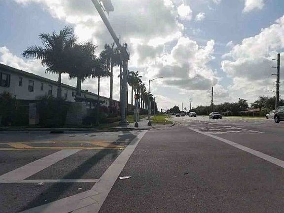 Exterior Neighborhood (street photo)