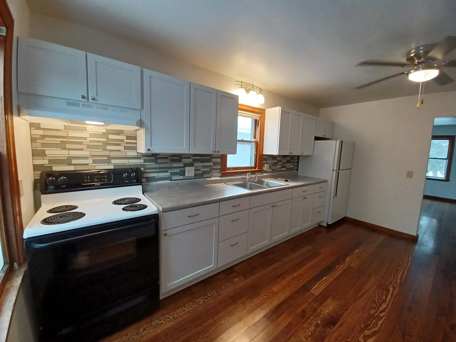 1 bed, 900 sqft, $1,150 — Photo 4