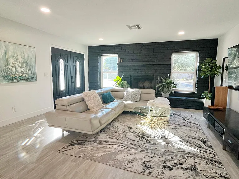 8602 E Highland Ave — Photo 5