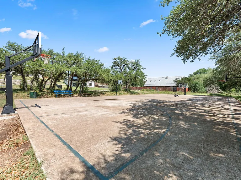 700 Rogart Dr — Photo 30