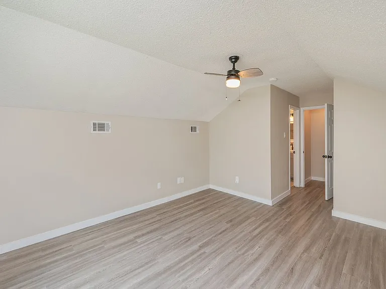 804 Sparkleberry Cv — Photo 33