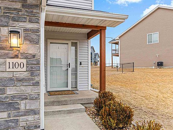 3rd image of 1100 Creekside Dr