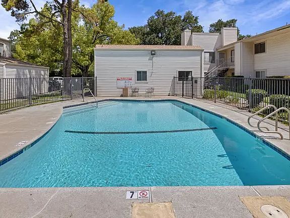 3rd image of 700 McCoy Ct APT 16