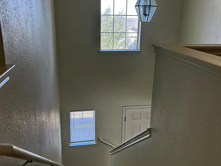1209 Amberwood Loop — Photo 9