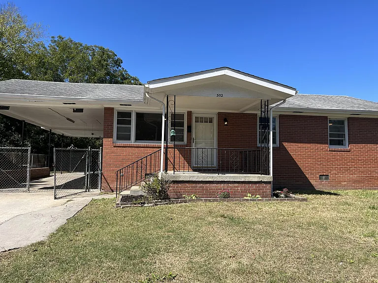 502 Grace St S — Photo 1
