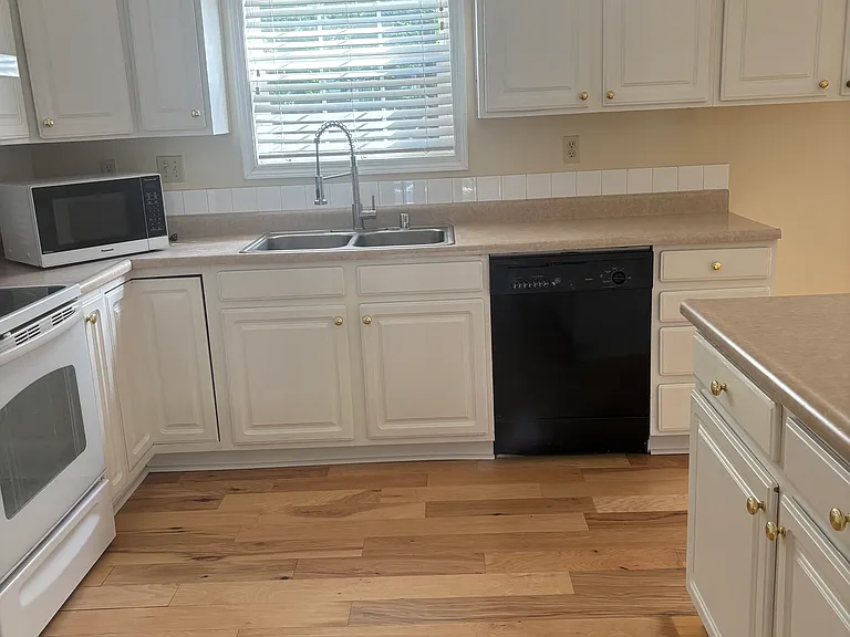 1116 Benjamin Ln — Photo 10