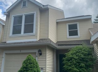 5 Cobble Ct, Clifton Park, NY 12065