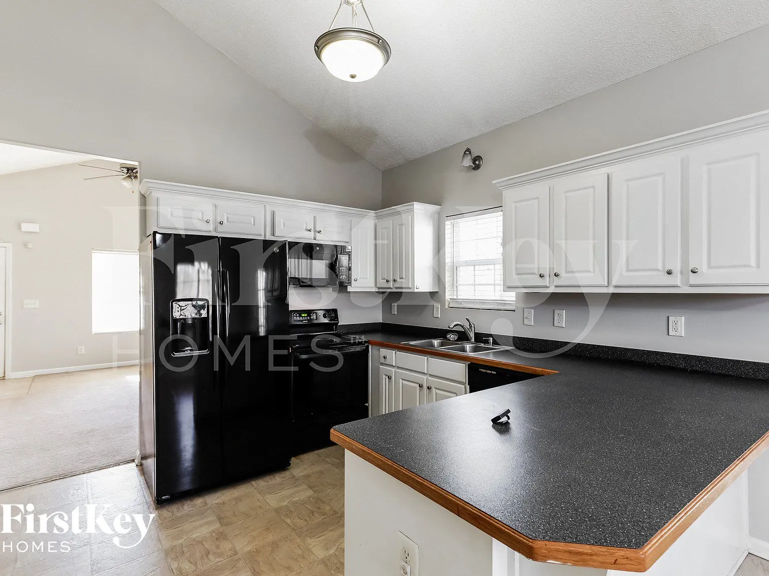 3 bed, 2.0 bath, 1284 sqft, $1,860 — Photo 4