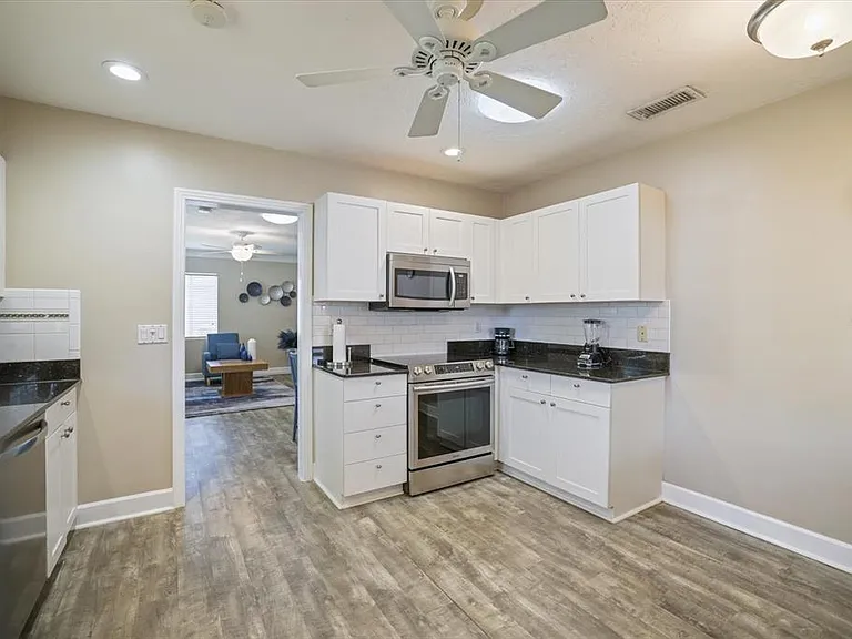 2126 Hyde Park St — Photo 8