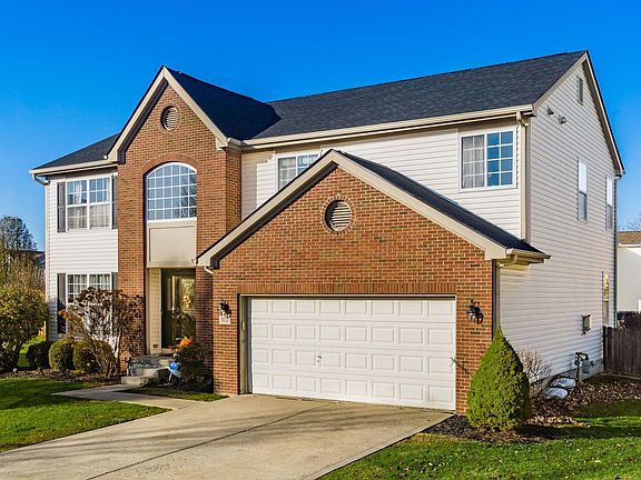 3rd image of 812 Twin Acorn Ct