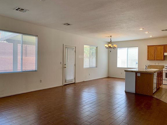 3rd image of 3732 W El Campo Grande Ave