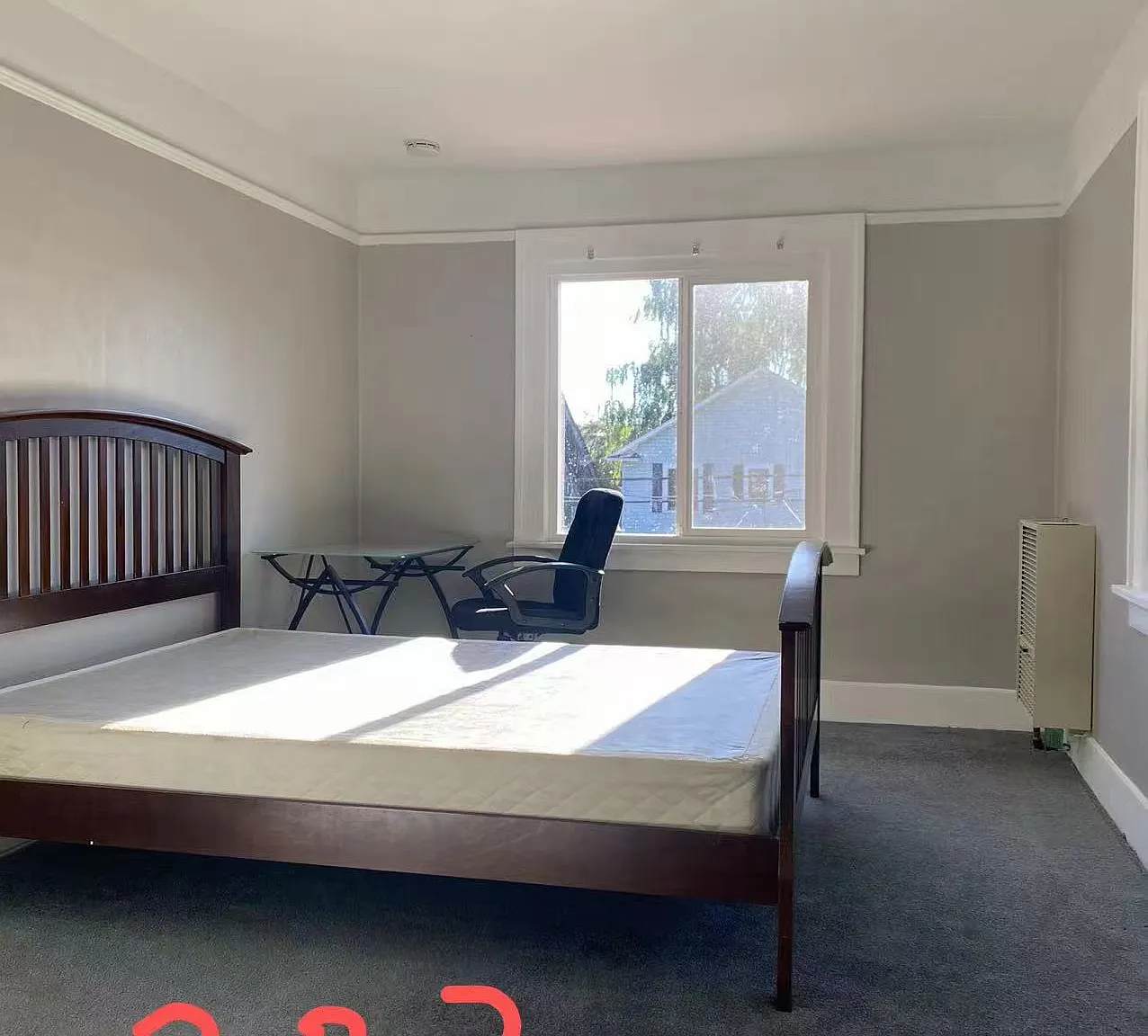 4 bed, $1,100 — Photo 1