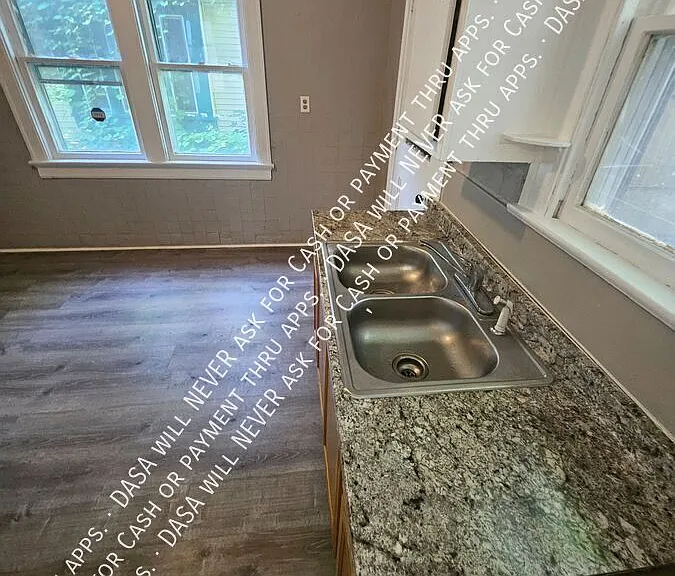 31 Mona St #LOWER — Photo 9