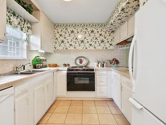 2nd image of 1052 Villa Ln #26