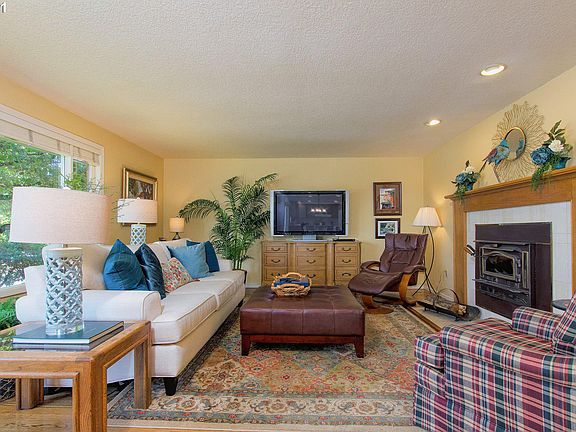 5th image of 805 SE Louise Ave
