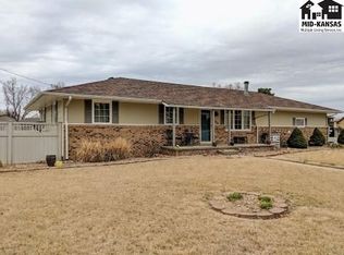 1002 E 32nd Ave, Hutchinson, KS 67502