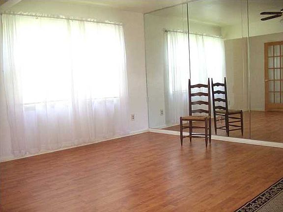 4th image of 313 Meggs Dr