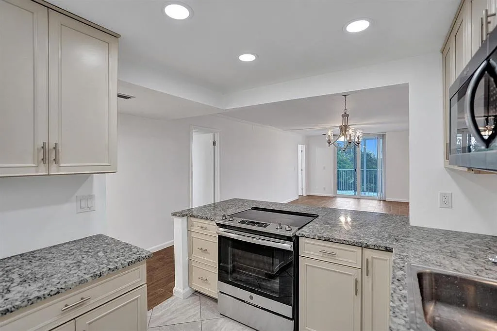 2 bed, 2.0 bath, 1050 sqft, $1,950 — Photo 1