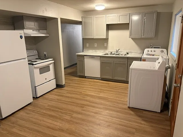 3 bed, 1300 sqft, $2,200 — Photo 1