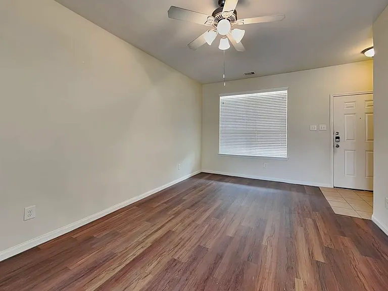 1026 Doubletree Glen Dr — Photo 2