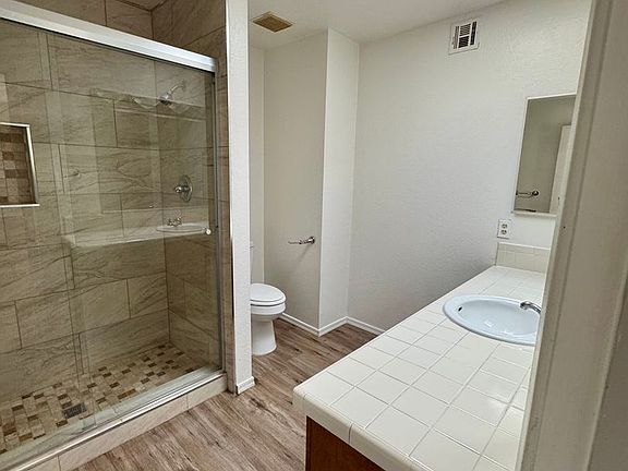 3rd image of 545 W 37th Pl