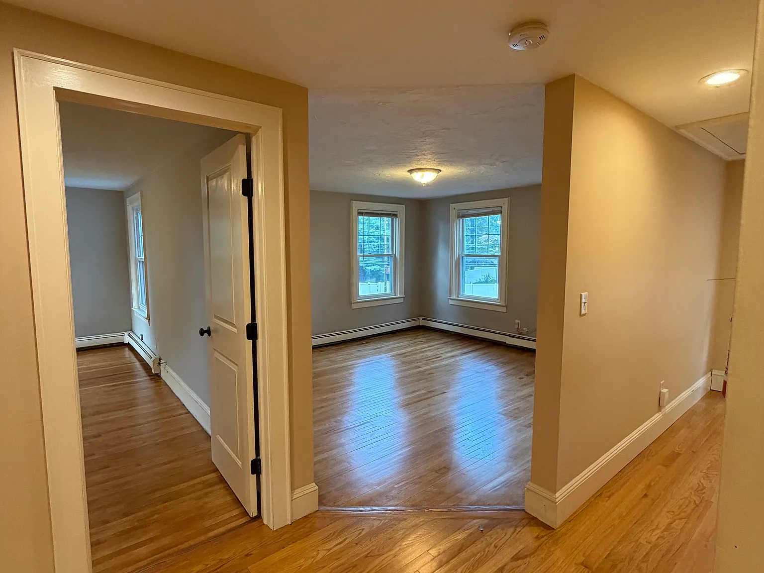 2 bed, 1100 sqft, $2,400 — Photo 3