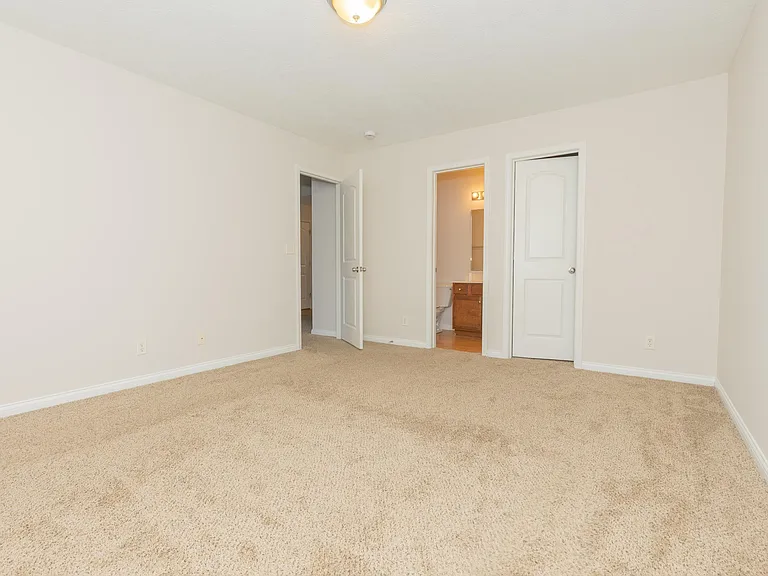 4920 Penrose Dr — Photo 6