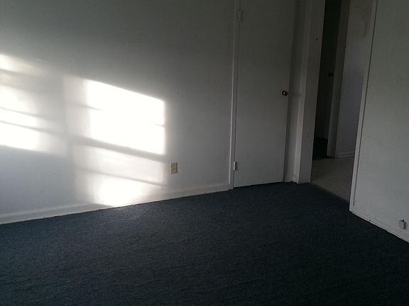 4th image of 125 E 4th St APT 1