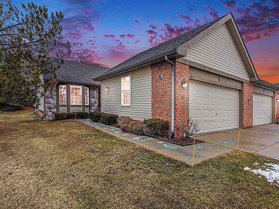 2nd image of 1821 Wexford Dr