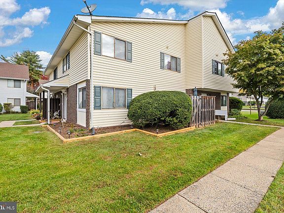 3rd image of 9023 Sandalwood Dr #A
